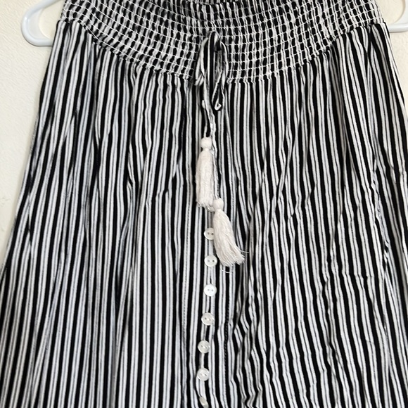 Hi-Low Skirt. Size M (8-10). - Picture 2 of 2